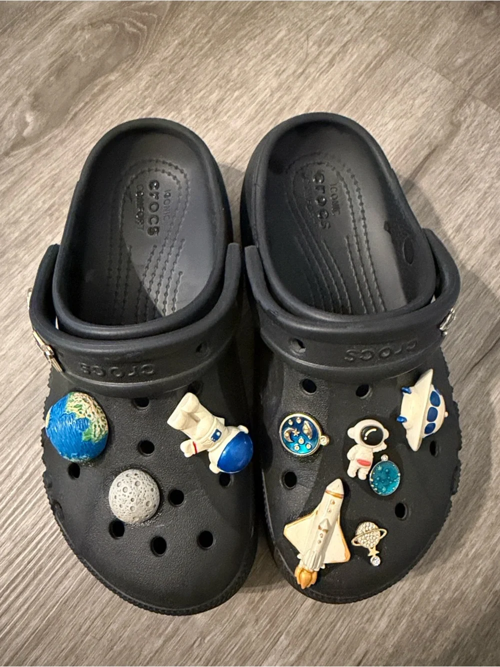 CROCS Baya clogs platforms W5 with charms